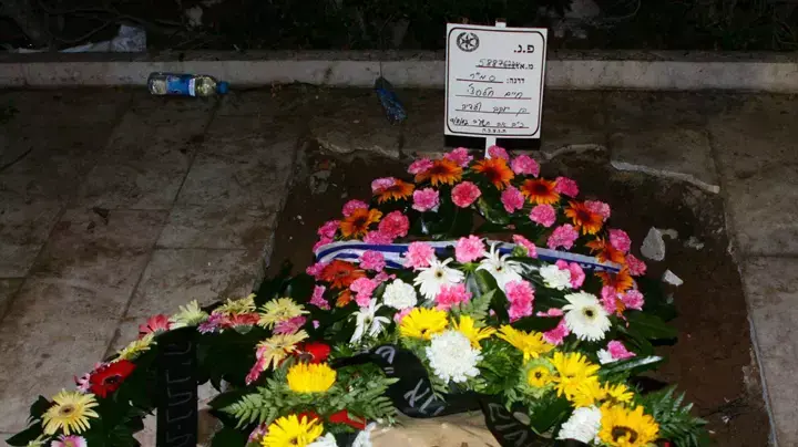 קברו של סמ"ר חיים חלסצי, לוחם מג"ב שנהרג מפליטת כדור קברו של סמ"ר חיים חלסצי, לוחם מג"ב שנהרג מפליטת כדור