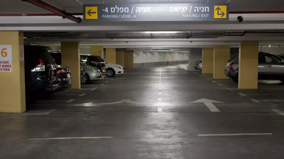 חניון טיוטא בתל אביב שימש כמקלט במצבי חירום , אוגוסט 2012