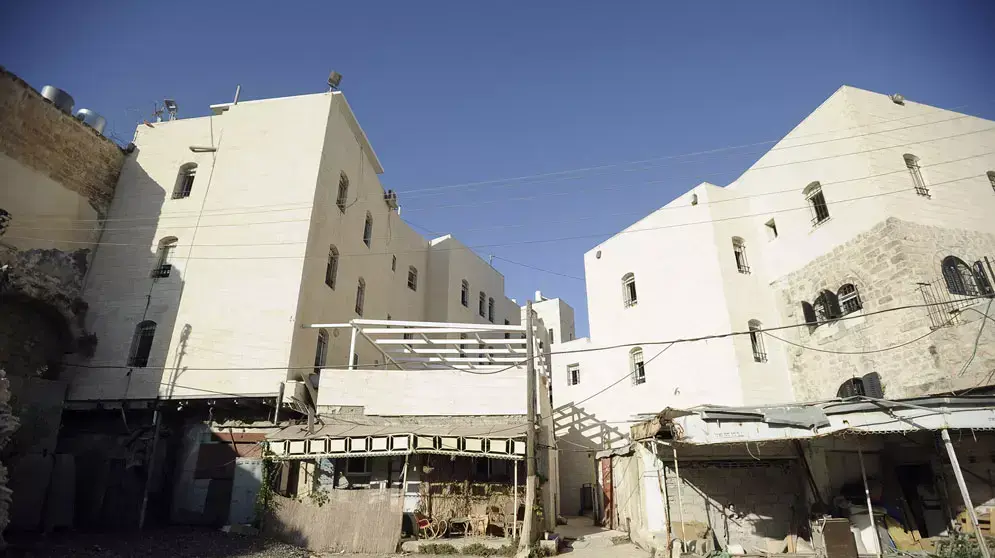 המתנחלים והפלסטינים מציגים: בית מריבה חדש בחברון