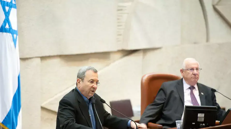 "הממשלה תקבל החלטה על אירן - לא האזרחים" "הממשלה תקבל החלטה על אירן - לא האזרחים"