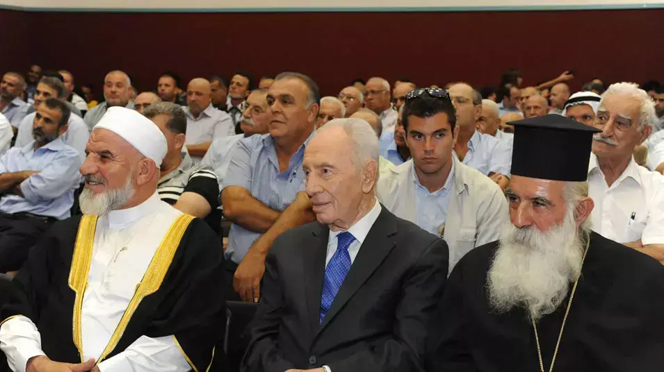 שמעון פרס בביקור לכבוד עיד אל פיטר במג'דל כרום הבוקר שמעון פרס בביקור לכבוד עיד אל פיטר במג'דל כרום הבוקר