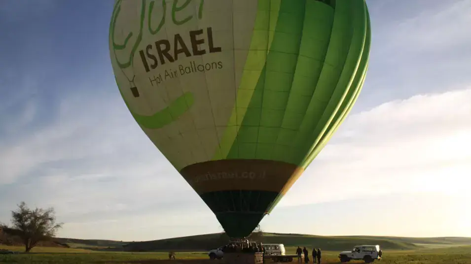 מסע חובק עולם של עשרות כדורים פורחים ייצא לדרך באוקטובר, אוגוסט 2012 מסע חובק עולם של עשרות כדורים פורחים ייצא לדרך באוקטובר, אוגוסט 2012