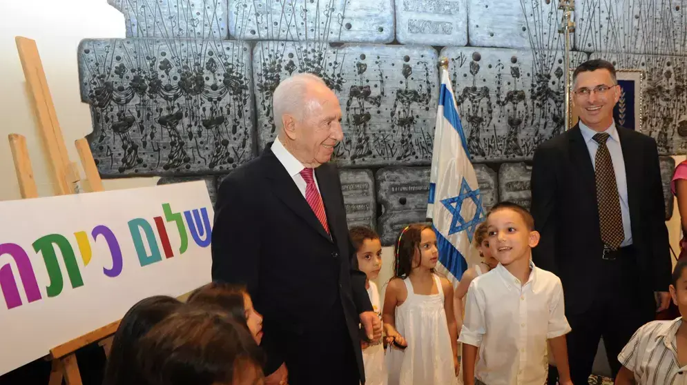 נשיא המדינה ושר החינוך באירוע קבלת פנים לילדי כיתות א, אוגוסט 2012 נשיא המדינה ושר החינוך באירוע קבלת פנים לילדי כיתות א, אוגוסט 2012