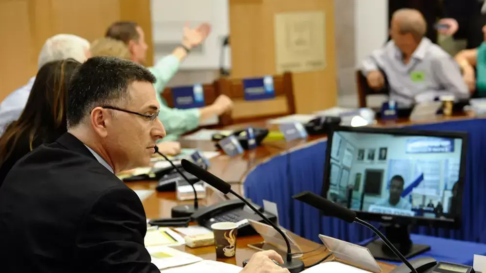 שר החינוך גדעון סער בחדר המצב של משרדו לקראת פתיחת שנת הלימודים שר החינוך גדעון סער בחדר המצב של משרדו לקראת פתיחת שנת הלימודים