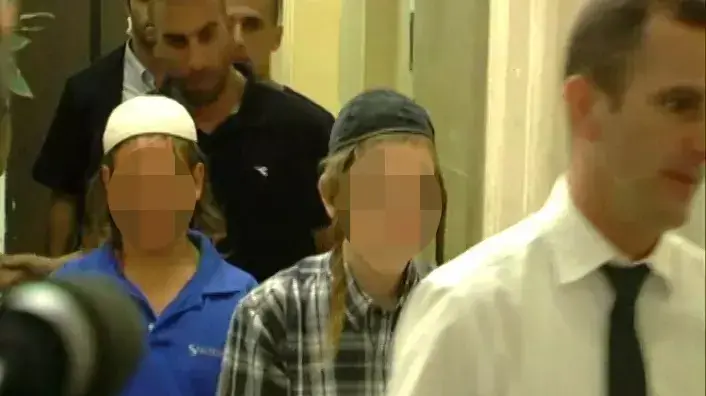 החשודים ביידוי בקבוק תבערה בגוש עציון מובאים להארכת מעצר, אוגוסט 2012 החשודים ביידוי בקבוק תבערה בגוש עציון מובאים להארכת מעצר, אוגוסט 2012