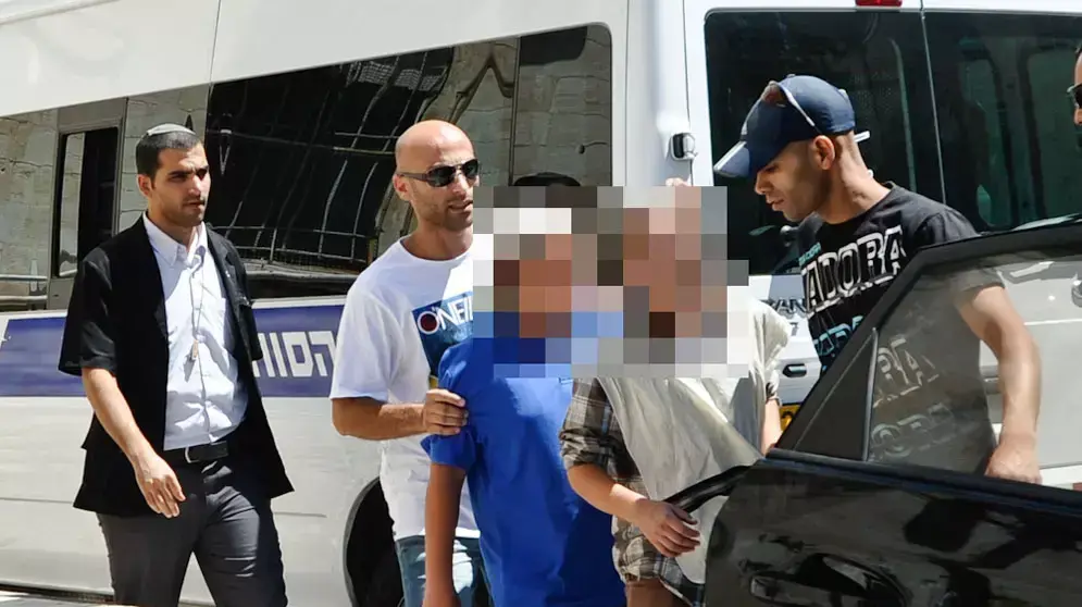 הארכת מעצר לחשודים בזריקת בקבוק תבערה למונית פלסטינית בבת עין, אוגוסט 2012 הארכת מעצר לחשודים בזריקת בקבוק תבערה למונית פלסטינית בבת עין, אוגוסט 2012
