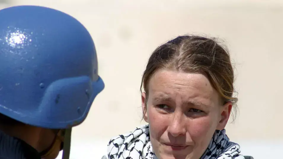 רייצ'ל קורי, מפגינה נגד פעולות צה"ל בשטחים שנדרסה על ידי דחפור צבאי בשנת 2003 רייצ'ל קורי, מפגינה נגד פעולות צה"ל בשטחים שנדרסה על ידי דחפור צבאי בשנת 2003