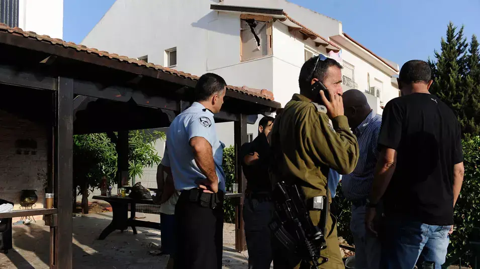 רקטת קסאם פגעה בבית בשדרות רקטת קסאם פגעה בבית בשדרות