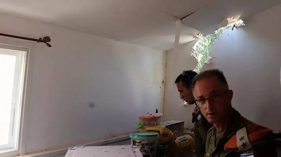רקטת קסאם פגעה בבית בשדרות רקטת קסאם פגעה בבית בשדרות