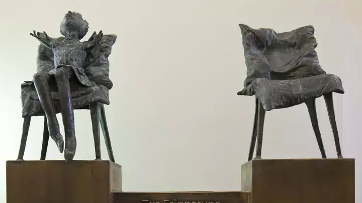 פסל ברונזה לזכר קרבנות תלידומיד בשטולברג, גרמניה אוגוסט 12' פסל ברונזה לזכר קרבנות תלידומיד בשטולברג, גרמניה אוגוסט 12'