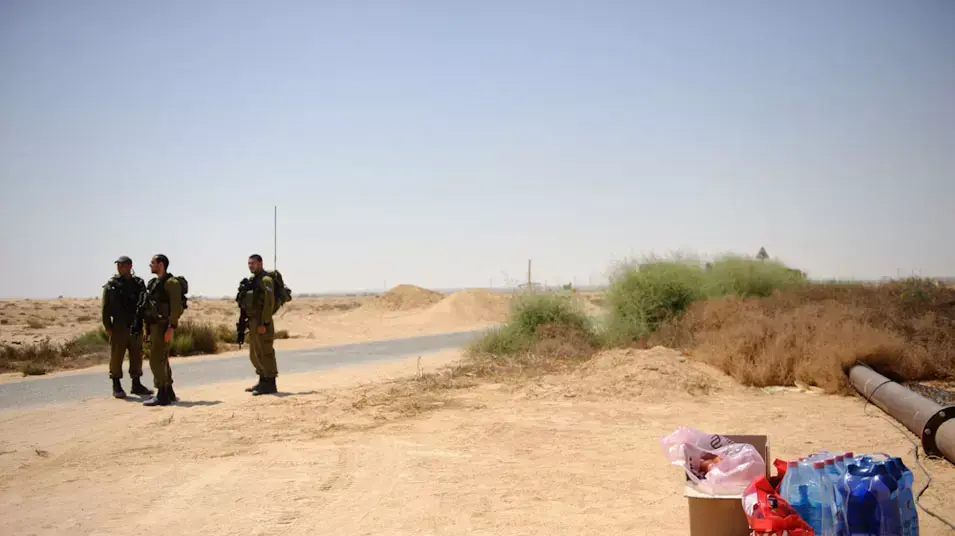 רופאים לזכויות אדם מנסים להעביר אוכל למסתננים בגבול ישראל מצרים, ספטמבר 2012 רופאים לזכויות אדם מנסים להעביר אוכל למסתננים בגבול ישראל מצרים, ספטמבר 2012