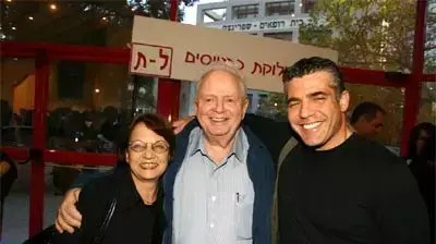 הקרנת חדר מלחמה - יאיר לפיד טומי לפיד ואישתו הקרנת חדר מלחמה - יאיר לפיד טומי לפיד ואישתו