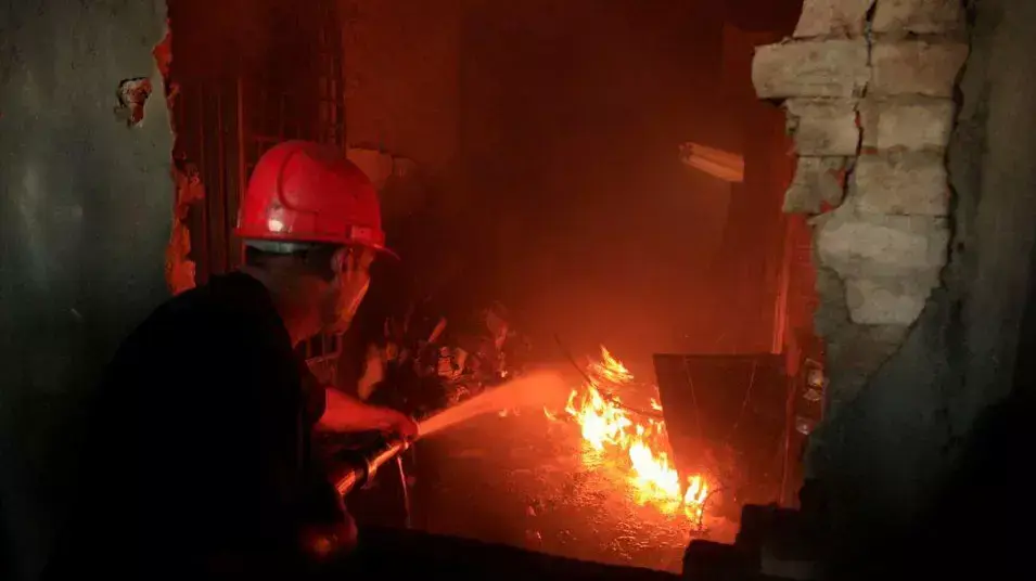 הדליקה במפעל הנעליים בלאהור, פקיסטן. ספטמבר, 2012 הדליקה במפעל הנעליים בלאהור, פקיסטן. ספטמבר, 2012