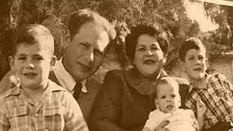 משפחת נתניהו בנציון, צילה, עידו, יונתן וביבי (משמאל) משפחת נתניהו בנציון, צילה, עידו, יונתן וביבי (משמאל)