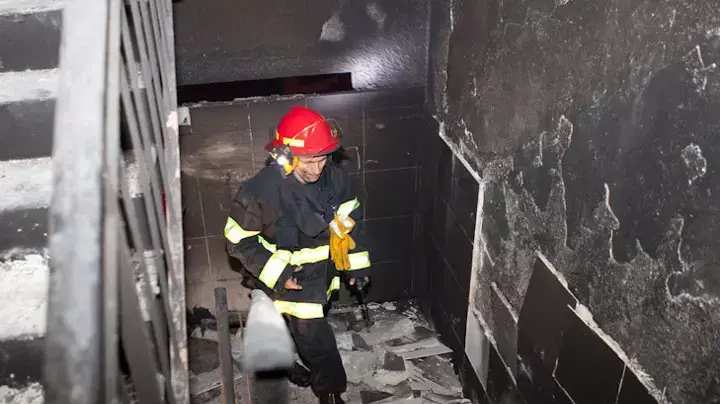 שריפה בבניין מגורים ברמלה שריפה בבניין מגורים ברמלה