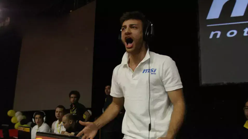 טורניר "גביע מטריקס" למשחקי מחשב וטלוויזיה בטהרן. אירן, ספטמבר 2012 טורניר "גביע מטריקס" למשחקי מחשב וטלוויזיה בטהרן. אירן, ספטמבר 2012