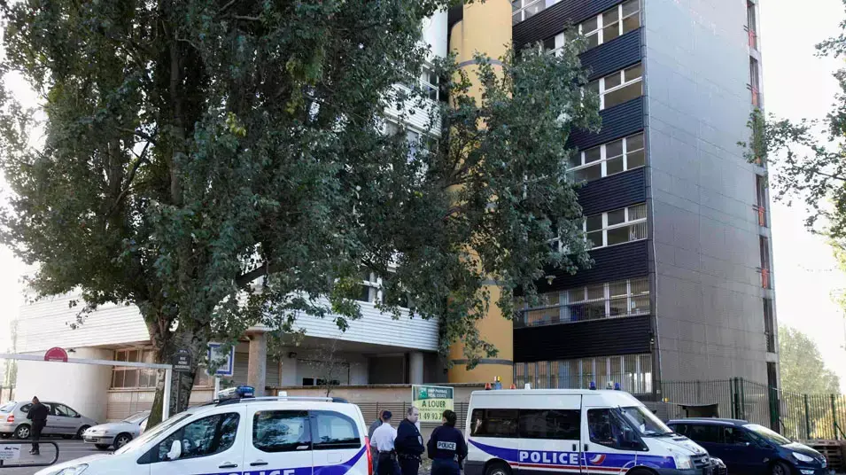 אבטחה בפריז סביב מערכת המגזין הסאטירי "שרלי הבדו". צרפת, 19 בספטמבר 2012 אבטחה בפריז סביב מערכת המגזין הסאטירי "שרלי הבדו". צרפת, 19 בספטמבר 2012