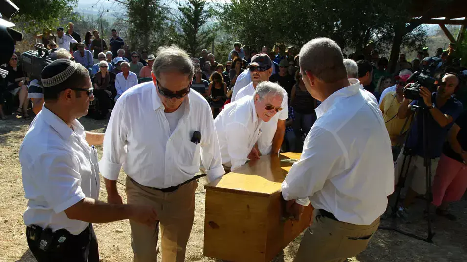 הלוויתו של חיים חפר בעין הוד הלוויתו של חיים חפר בעין הוד