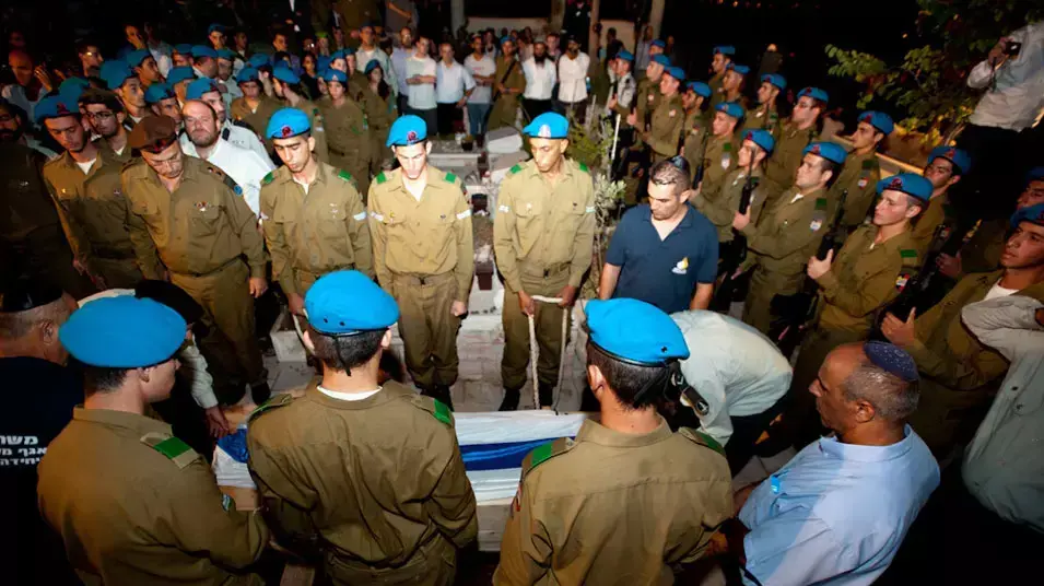 רב"ט נתנאל יהלומי, שנהרג בתקרית ירי בגבול מצרים, הובא למנוחות בבית העלמין הצבאי במודיעין,ספטמבר 2012 רב"ט נתנאל יהלומי, שנהרג בתקרית ירי בגבול מצרים, הובא למנוחות בבית העלמין הצבאי במודיעין,ספטמבר 2012