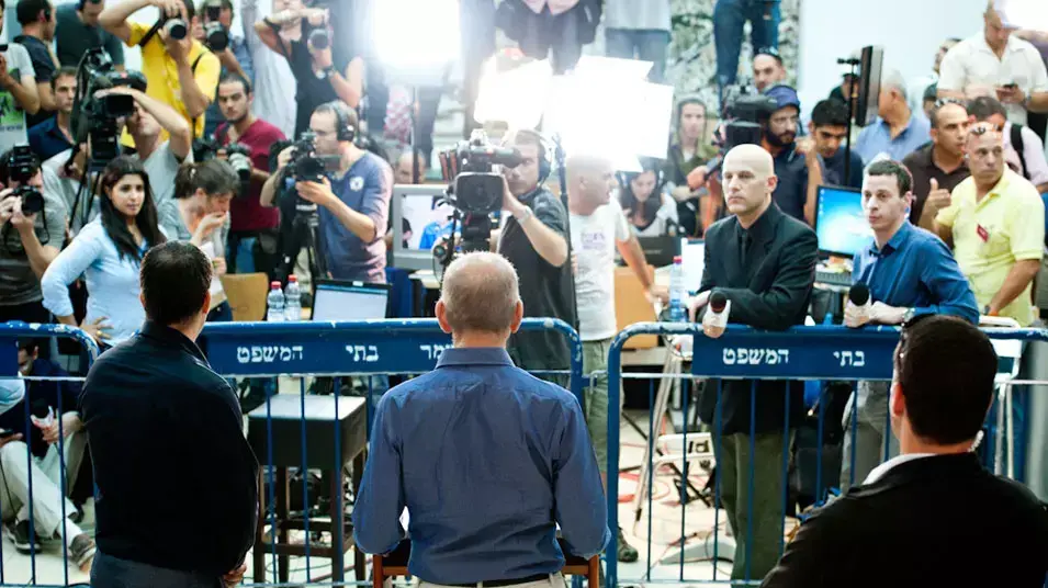 ראש הממשלה לשעבר אהוד אולמרט בגזר הדין בפרשת מרכז ההשקעות, ספטמבר 2012 ראש הממשלה לשעבר אהוד אולמרט בגזר הדין בפרשת מרכז ההשקעות, ספטמבר 2012