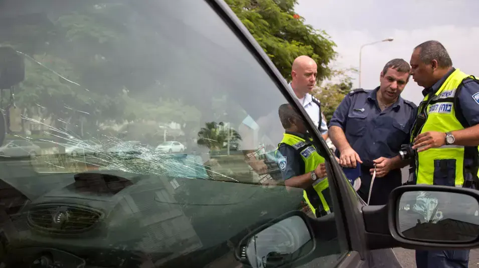 תאונת דרכים בקרית מוצקין אם ובנה נפצעו קשה, ספטמבר 2012 תאונת דרכים בקרית מוצקין אם ובנה נפצעו קשה, ספטמבר 2012