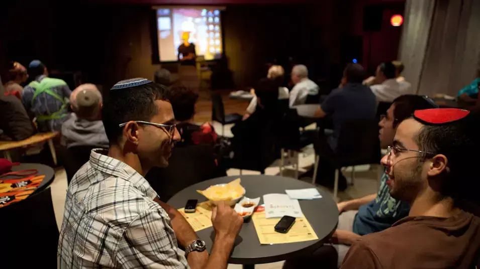 כיפה וצ'ייסר: הצצה לחיי הלילה של הציונות הדתית