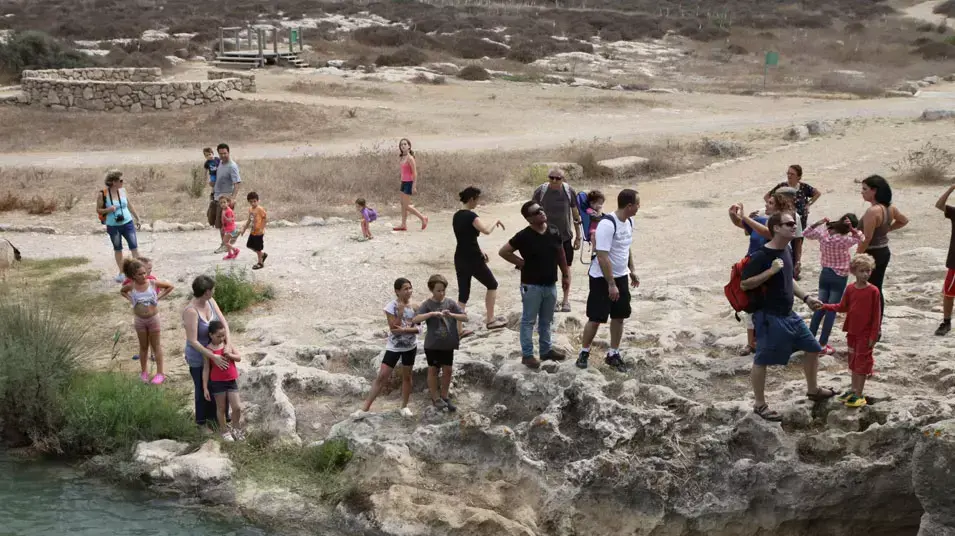 מטיילים בחג סוכות בנחל תנינים מטיילים בחג סוכות בנחל תנינים