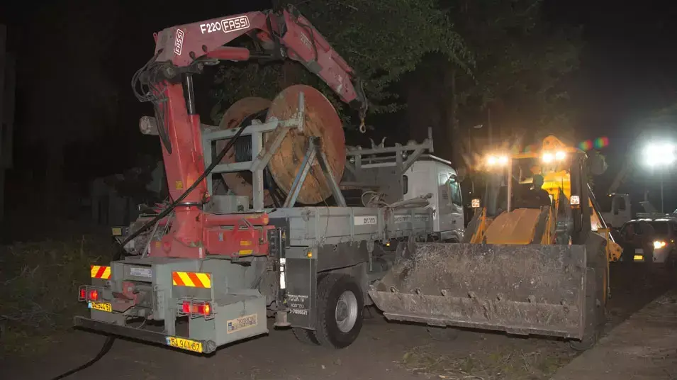 חברת החשמל מתקנת תקלות בקריית אתא חברת החשמל מתקנת תקלות בקריית אתא