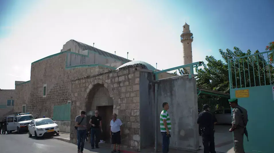 גופת גבר עם סימני אלימות נמצאה במסגד ברמלה, אוקטובר 2012 גופת גבר עם סימני אלימות נמצאה במסגד ברמלה, אוקטובר 2012