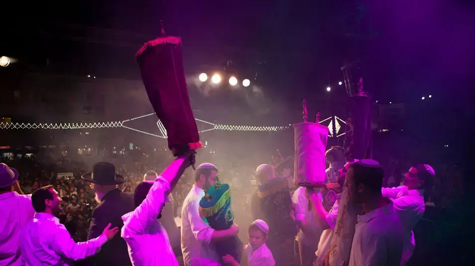 חגיגות הקפות שניות בכיכר רבין בתל אביב חגיגות הקפות שניות בכיכר רבין בתל אביב