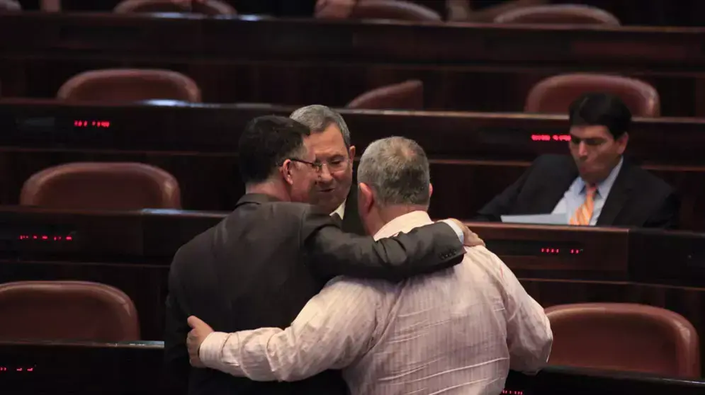 מליאת הכנסת מצביעה על פיזור הכנסת, אוקטובר 2012 מליאת הכנסת מצביעה על פיזור הכנסת, אוקטובר 2012