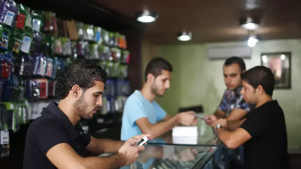 נושא: אייפון 5 נמכר בהצלחה ברצועת עזה, אוקטובר 2012 נושא: אייפון 5 נמכר בהצלחה ברצועת עזה, אוקטובר 2012