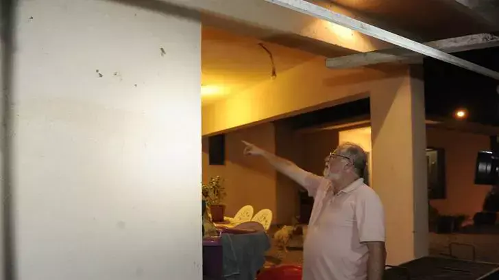 נחיתת רקטת קסאם בחצר בית במועצת חוף אשקלון, 16 באוקטובר 2012 נחיתת רקטת קסאם בחצר בית במועצת חוף אשקלון, 16 באוקטובר 2012