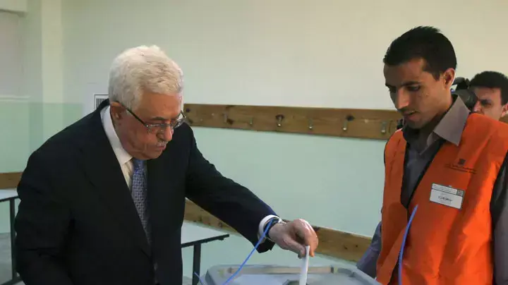 מאות אלפים מצביעים בבחירות המקומיות ברשות הפלסטינית, אוקטובר 2012