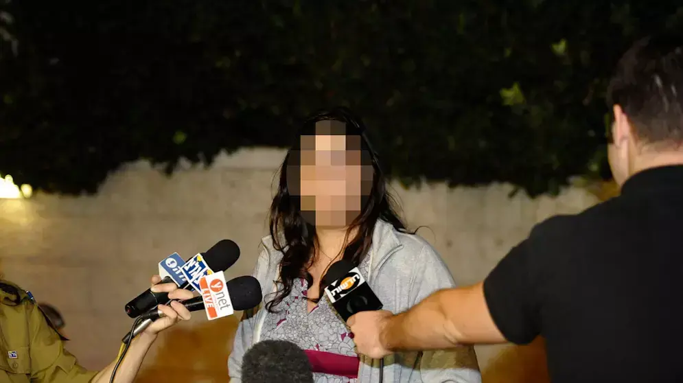 אחותה של הנערה ההרה שבן זוגה רז אטיאס נורה למוות בידי מתנדב של המשטרה, אוקטובר 2012 אחותה של הנערה ההרה שבן זוגה רז אטיאס נורה למוות בידי מתנדב של המשטרה, אוקטובר 2012