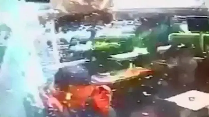 תיעוד: הפיצוץ בביירות נקלט במצלמת אבטחה