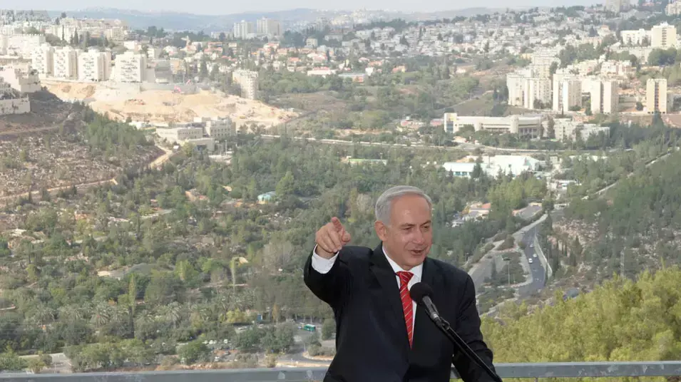 בנימין נתניהו וניר ברקת מסיירים בשכונת גילה בירושלים בנימין נתניהו וניר ברקת מסיירים בשכונת גילה בירושלים