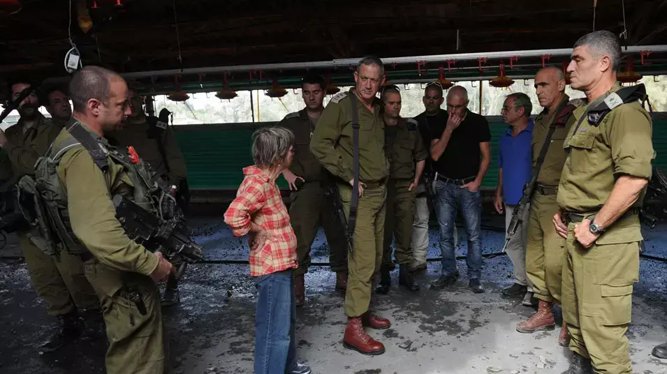 ביקור הרמטכ"ל בני גנץ באוגדת עזה בליוויי מפקד פיקוד דרום יגאל אלון ומפקד אוגדה עזה טל רוסו, אוקטובר 2012 ביקור הרמטכ"ל בני גנץ באוגדת עזה בליוויי מפקד פיקוד דרום יגאל אלון ומפקד אוגדה עזה טל רוסו, אוקטובר 2012