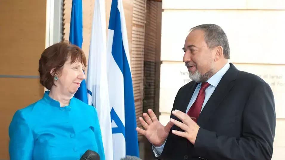 שר החוץ אביגדור ליברמן נפגש הנציבה העליונה ליחסי חוץ ובטחון של האיחוד האירופי, קתרין אשטון, במשרד החוץ, אוקטובר 2012 שר החוץ אביגדור ליברמן נפגש הנציבה העליונה ליחסי חוץ ובטחון של האיחוד האירופי, קתרין אשטון, במשרד החוץ, אוקטובר 2012