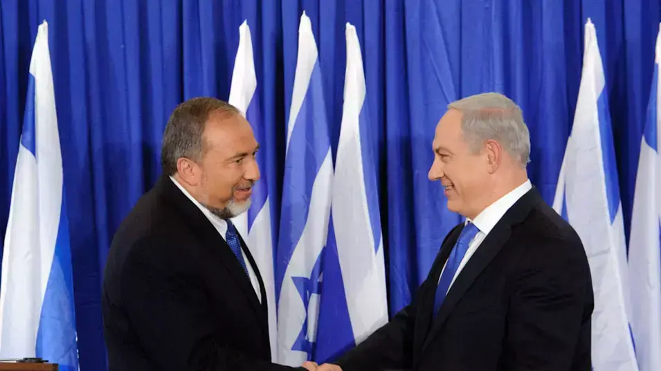 אביגדור ליברמן ובנימין נתניהו מודיעים על איחוד לקראת הבחירות, אוקטובר 2012 אביגדור ליברמן ובנימין נתניהו מודיעים על איחוד לקראת הבחירות, אוקטובר 2012