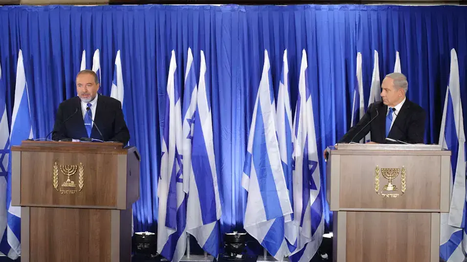 אביגדור ליברמן ובנימין נתניהו מודיעים על איחוד לקראת הבחירות, אוקטובר 2012 אביגדור ליברמן ובנימין נתניהו מודיעים על איחוד לקראת הבחירות, אוקטובר 2012