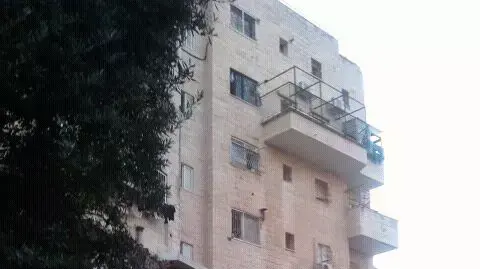 פעוט נפל מגובה קומה שישית בירושלים פעוט נפל מגובה קומה שישית בירושלים