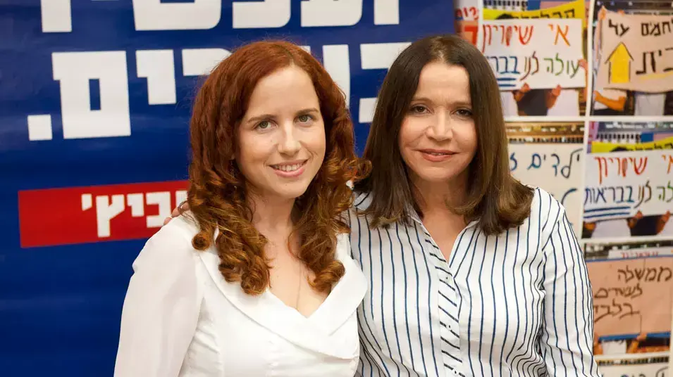 סתיו שפיר בפגישה עם שלי יחמוביץ' סתיו שפיר בפגישה עם שלי יחמוביץ'