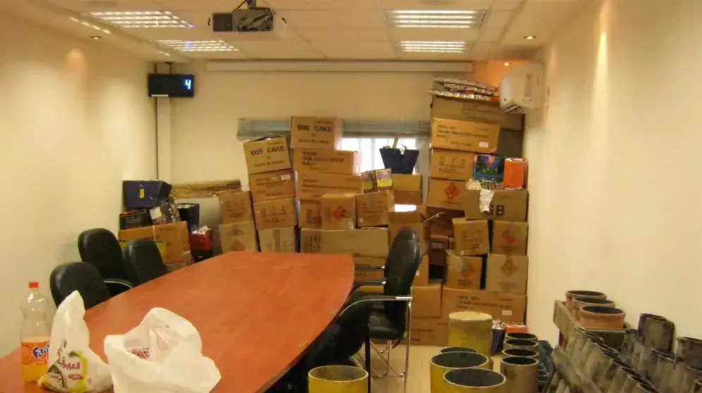 זיקוקים בגודל רקטות שנתפסו ע"י משטרת ירושלים זיקוקים בגודל רקטות שנתפסו ע"י משטרת ירושלים