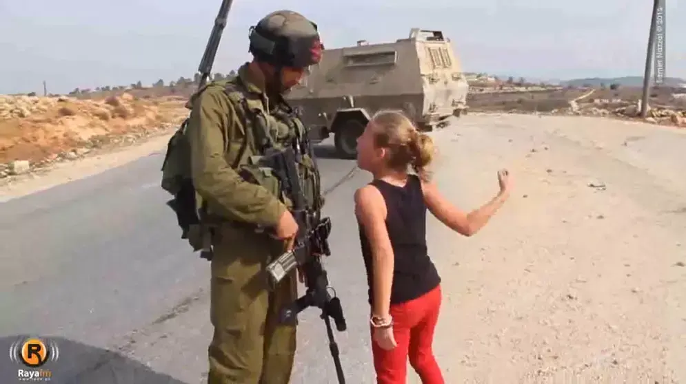  תיעוד: ילדות מכפר פלסטיני מתגרות בחיילי צה"ל
