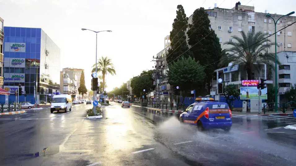 גשם חורף צומת רמזור חדרה גשם חורף צומת רמזור חדרה