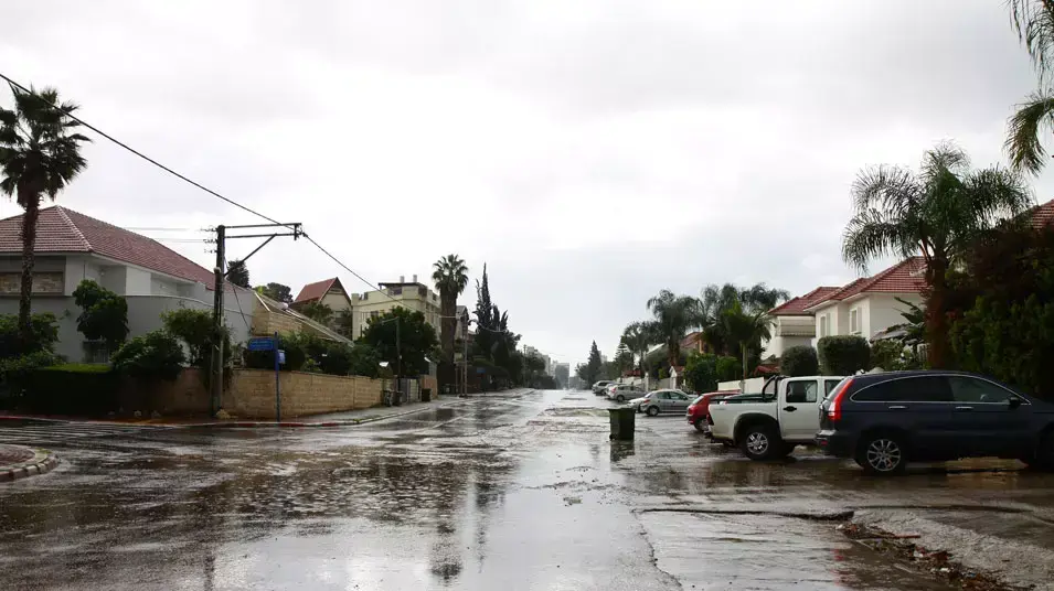 גשם ברחוב הרצל בחדרה, נובמבר 2012 גשם ברחוב הרצל בחדרה, נובמבר 2012