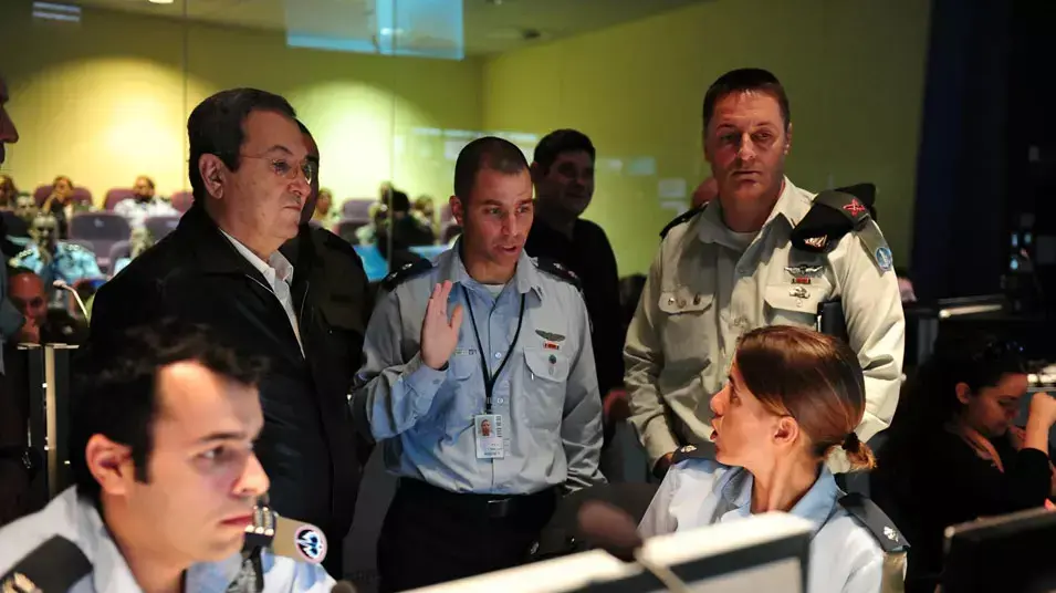 שר הביטחון, אהוד ברק, מתרגיל שיגור של פטריוט בפלמחים, נובמבר 2012 שר הביטחון, אהוד ברק, מתרגיל שיגור של פטריוט בפלמחים, נובמבר 2012