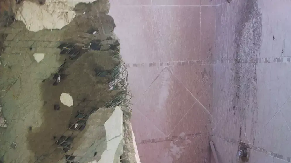 מלונית שנפגעה מקסאם בקיבוץ ניר עם , נובמבר 2012 מלונית שנפגעה מקסאם בקיבוץ ניר עם , נובמבר 2012