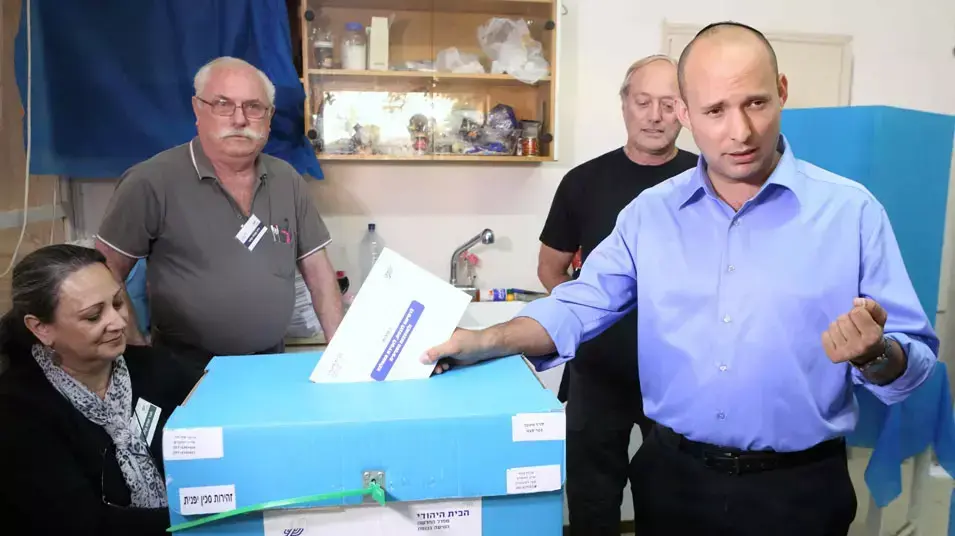 נפטלי בנט מצביע ברעננה, נובמבר 2012 נפטלי בנט מצביע ברעננה, נובמבר 2012